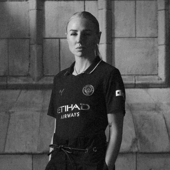 Manchester City 25/26 Deplasman Replika Kadın Futbol Forması Manchester City 25/26 Deplasman Replika Kadın Futbol Forması