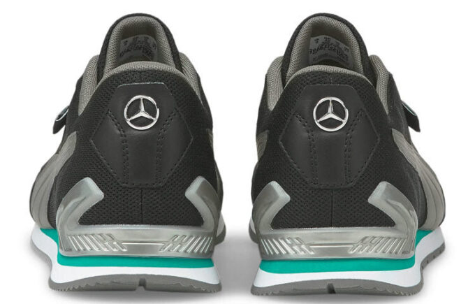 Mercedes F1 “Siyah Gri Beyaz”