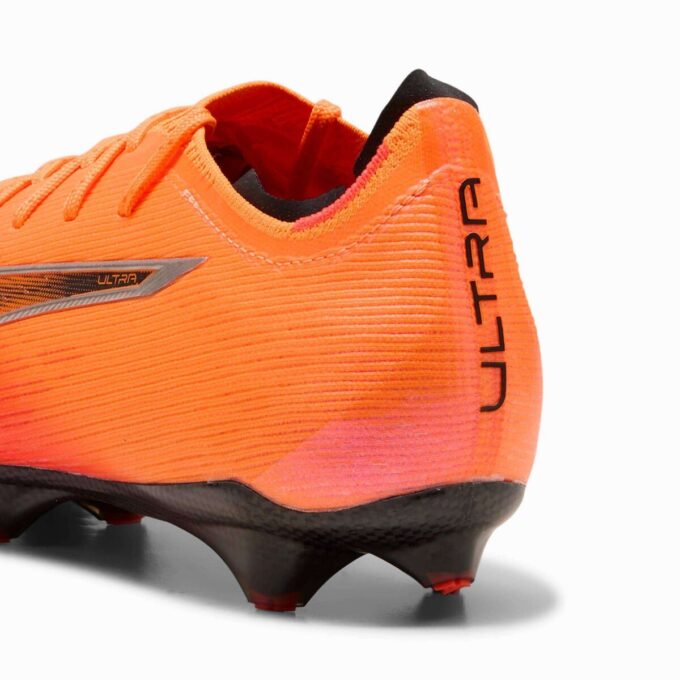 ULTRA 6 CARBON Sert Zemin Futbol Kramponları ULTRA 6 CARBON Sert Zemin Futbol Kramponları