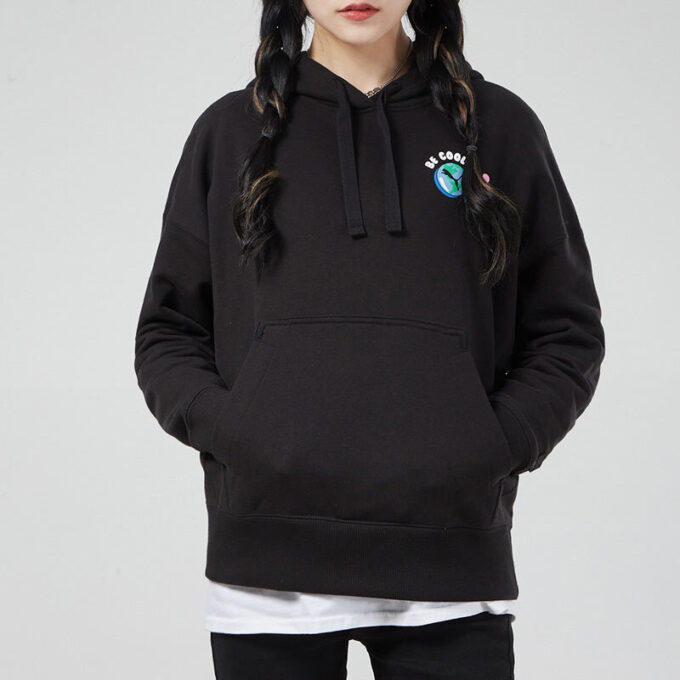 (WMNS) Downtown Grafik Kapüşonlu “Siyah Mavi Pembe”