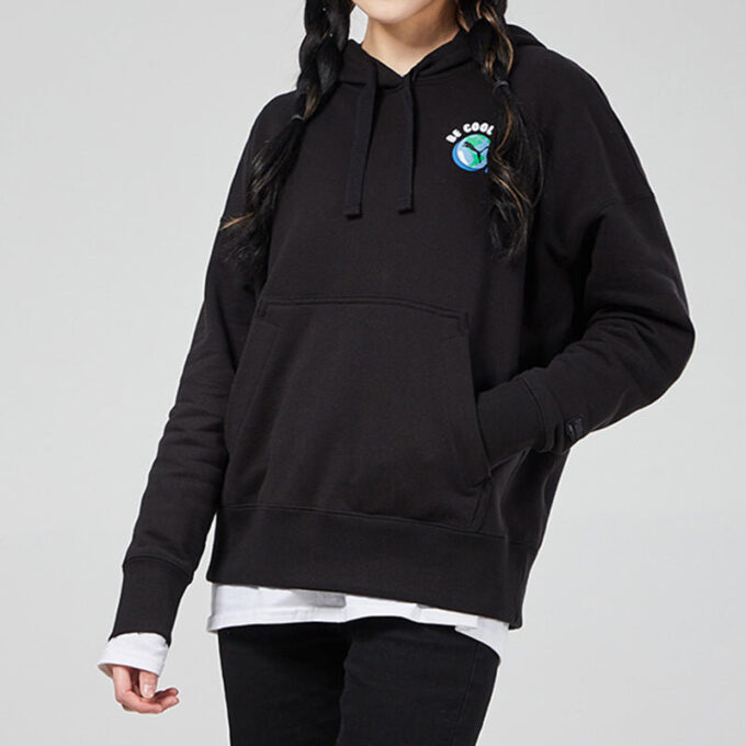 (WMNS) Downtown Grafik Kapüşonlu “Siyah Mavi Pembe”