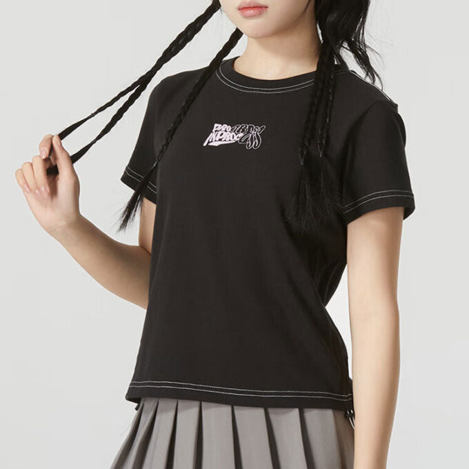 (WMNS) Grafik Kısa Üst “Siyah”
