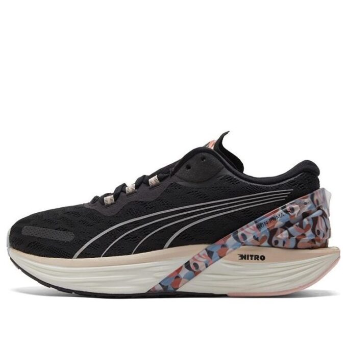 (WMNS) Maggie Stephenson x Run XX Nitro Sanat Eseri “Black Arctic Ice”
