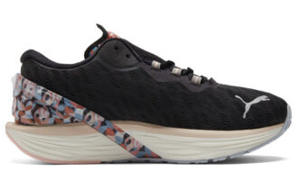 (WMNS) Maggie Stephenson x Run XX Nitro Sanat Eseri “Black Arctic Ice”
