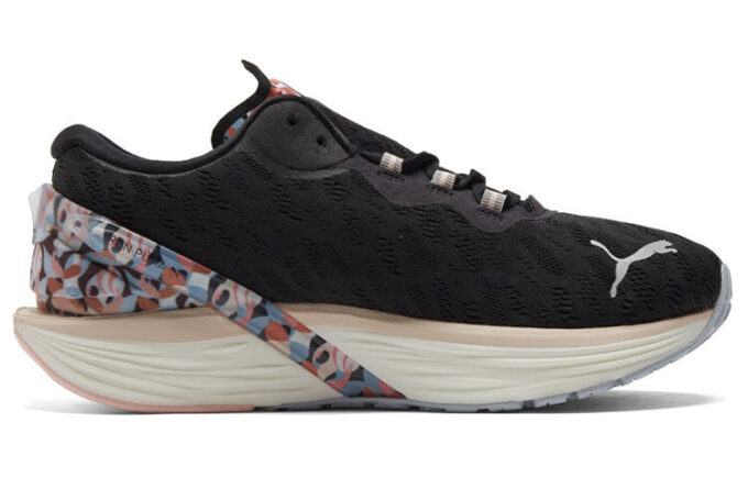 (WMNS) Maggie Stephenson x Run XX Nitro Sanat Eseri “Black Arctic Ice”