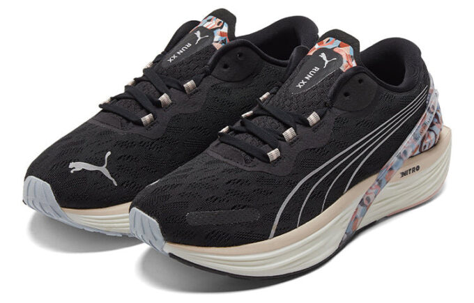 (WMNS) Maggie Stephenson x Run XX Nitro Sanat Eseri “Black Arctic Ice”